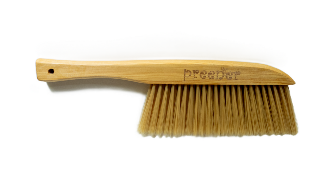 Preener provides a free cleaning brush with the garden oasis